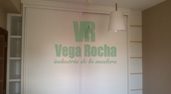Armario a medida de puertas correderas blanco