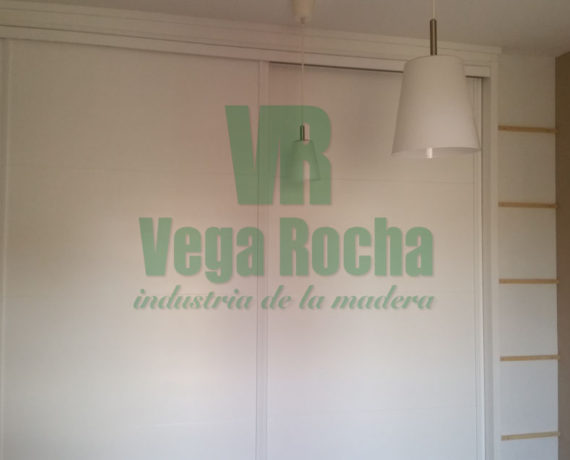 Armario a medida de puertas correderas blanco