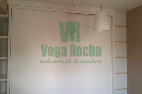 Armario a medida de puertas correderas blanco