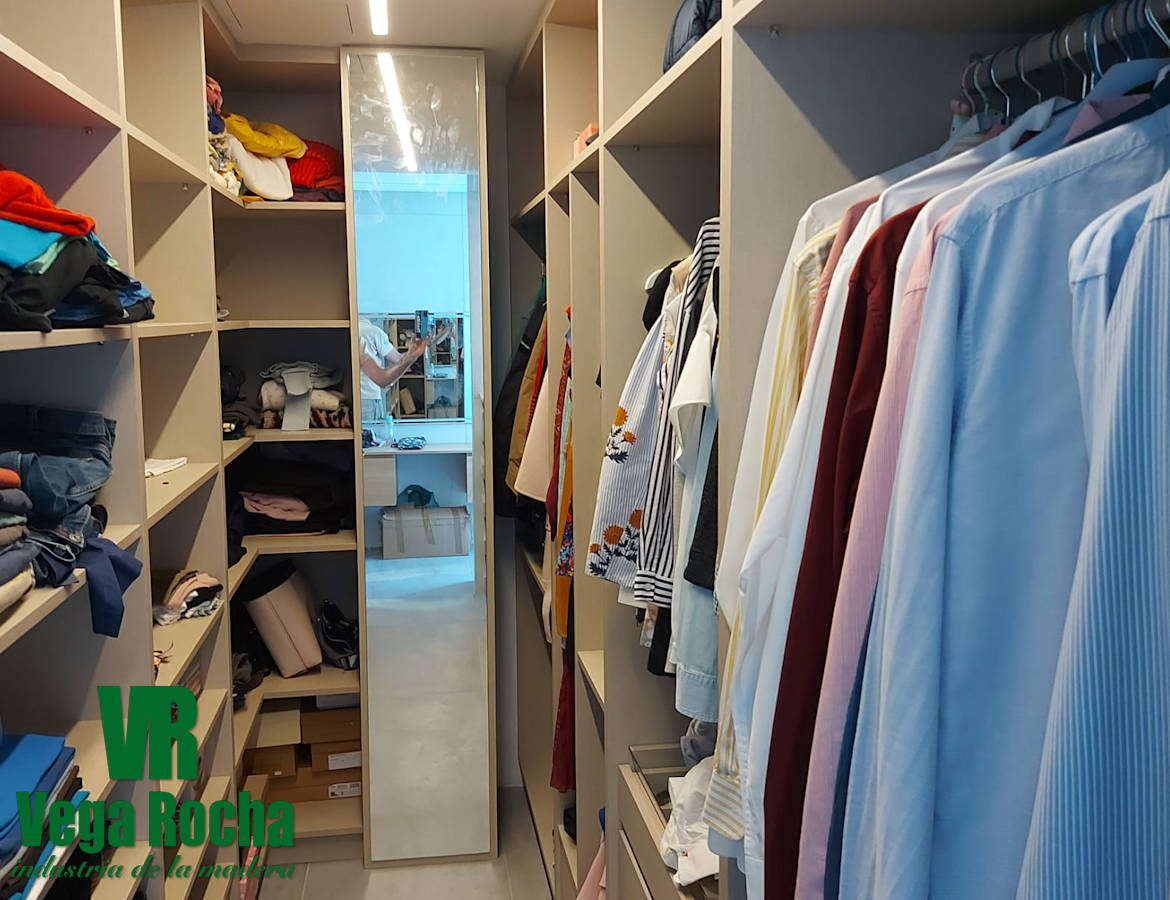 Dormitorio con vestidor moderno a medida